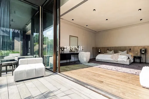 5 Bedrooms Villa in The Collection