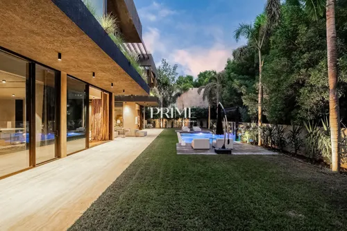 5 Bedrooms Villa in The Collection