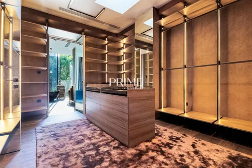 5 Bedrooms Villa in The Collection