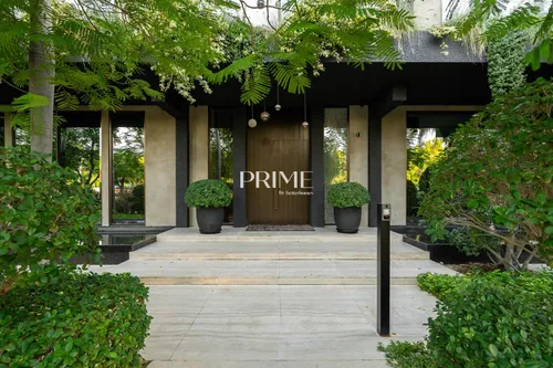 5 Bedrooms Villa in The Collection