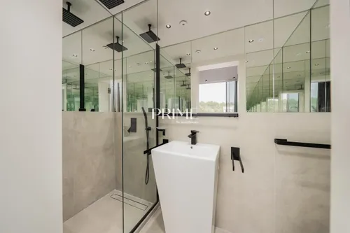 5 Bedrooms Villa in The Collection