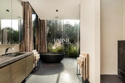 5 Bedrooms Villa in The Collection