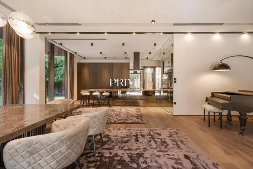 5 Bedrooms Villa in The Collection