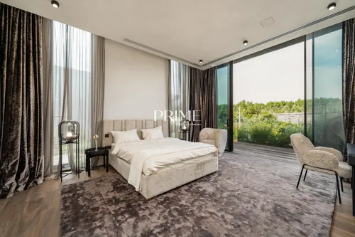 5 Bedrooms Villa in The Collection