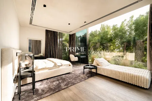 5 Bedrooms Villa in The Collection