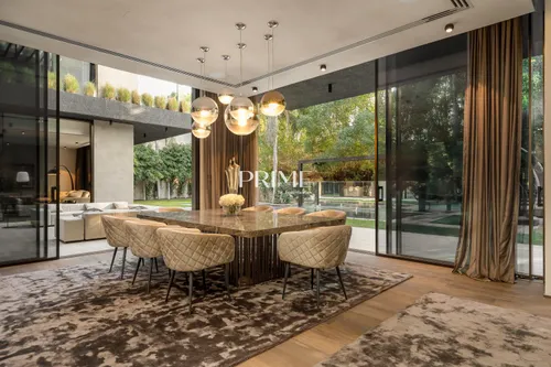 5 Bedrooms Villa in The Collection