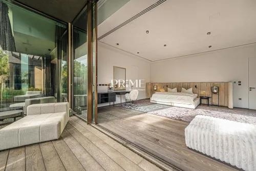 5 Bedrooms Villa in The Collection