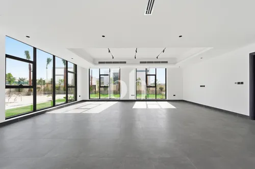 Huge Plot | Luxury Finish | Private Pool
