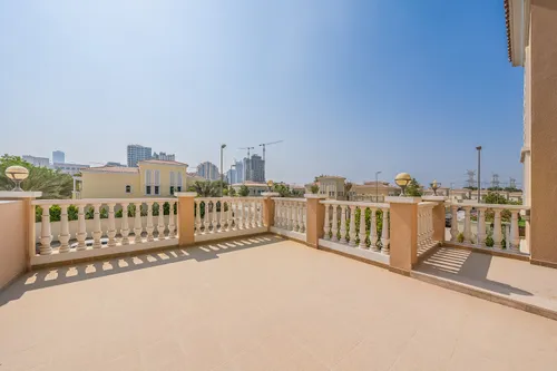 2 Bedrooms Villa in District 16