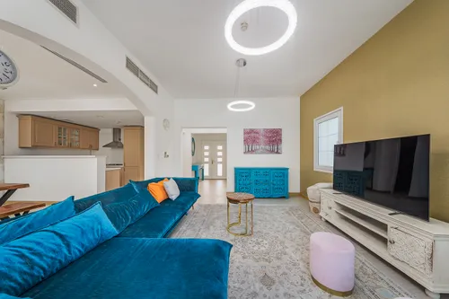 2 Bedrooms Villa in District 16