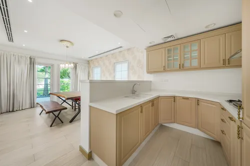 2 Bedrooms Villa in District 16