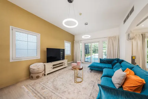 2 Bedrooms Villa in District 16