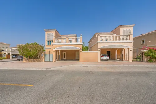 2 Bedrooms Villa in District 16