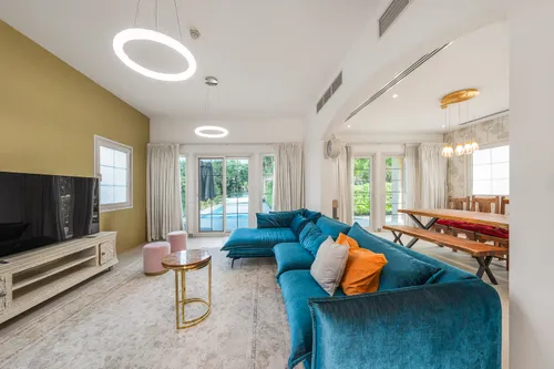 2 Bedrooms Villa in District 16