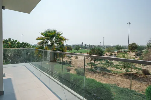 4 Bedrooms Villa in Redwoods