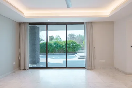 4 Bedrooms Villa in Redwoods