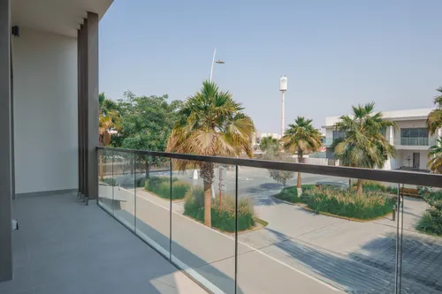 4 Bedrooms Villa in Redwoods