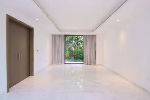 4 Bedrooms Villa in Redwoods