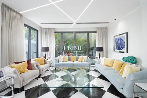 6 Bedrooms Villa in Entertainment Foyer