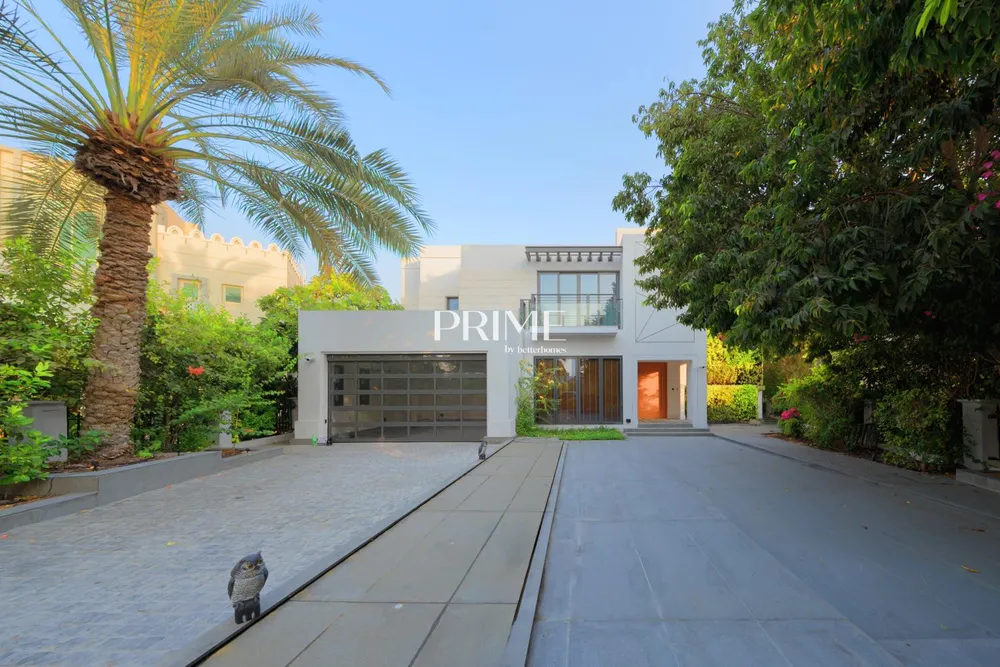 6 Bedrooms Villa in Entertainment Foyer