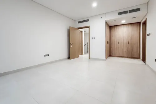 2 Bedrooms Apartment in Radiant Square