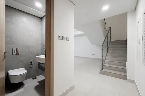 2 Bedrooms Apartment in Radiant Square