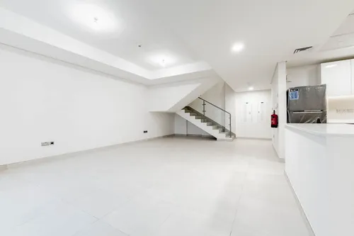 2 Bedrooms Apartment in Radiant Square