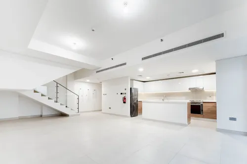 2 Bedrooms Apartment in Radiant Square