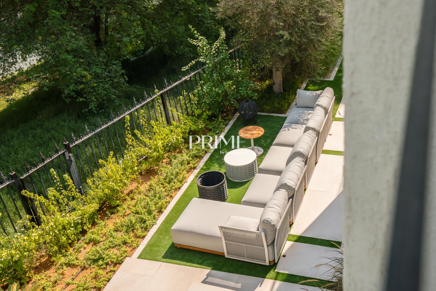 5 Bedrooms Villa in Entertainment Foyer