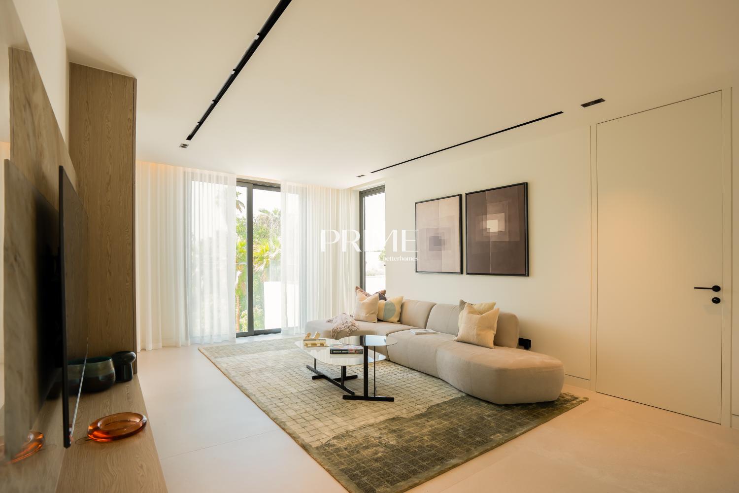 5 Bedrooms Villa in Entertainment Foyer