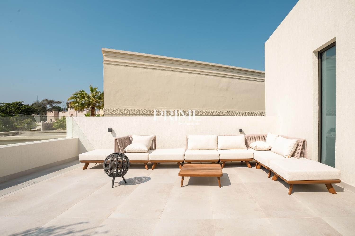 5 Bedrooms Villa in Entertainment Foyer