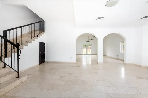 5 Bedrooms Villa in Hacienda