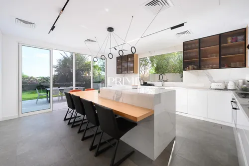 5 Bedrooms Villa in Mirador La Coleccion 2