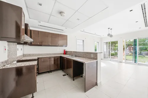 2 Bedrooms Villa in District 5F