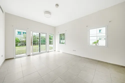 2 Bedrooms Villa in District 5F