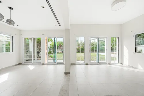 2 Bedrooms Villa in District 5F