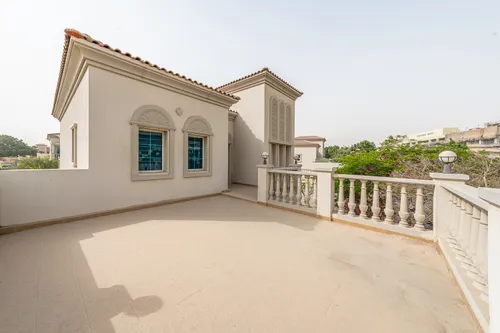 2 Bedrooms Villa in District 5F