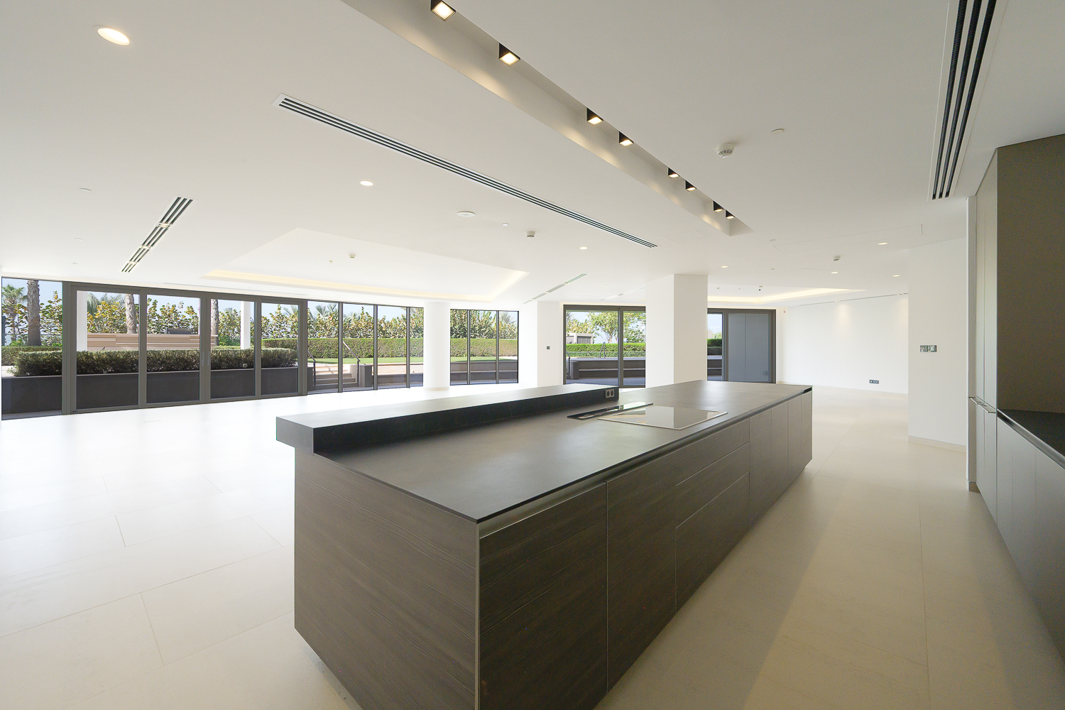 4 Bedrooms Apartment in Mansion 4