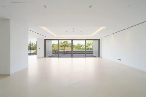 4 Bedrooms Apartment in Mansion 4