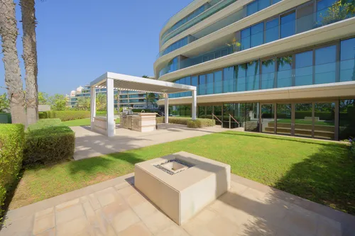 4 Bedrooms Apartment in Mansion 4