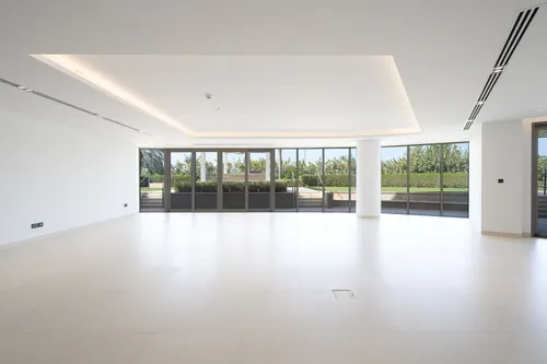 4 Bedrooms Apartment in Mansion 4