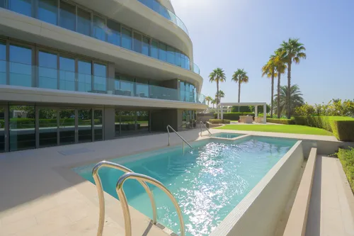 4 Bedrooms Apartment in Mansion 4