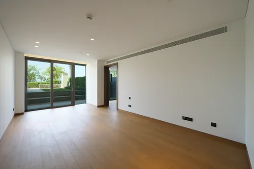 4 Bedrooms Apartment in Mansion 4