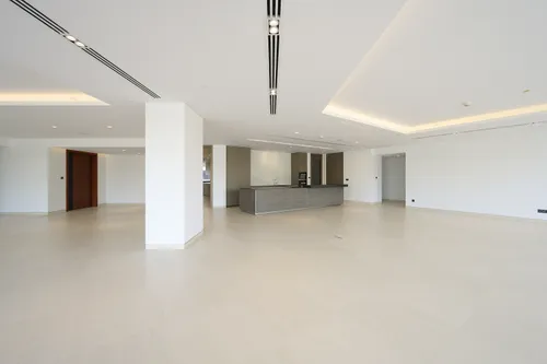 4 Bedrooms Apartment in Mansion 4