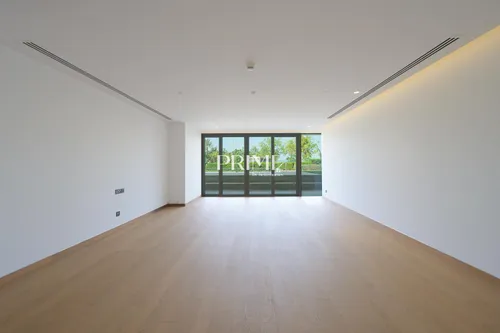 4 Bedrooms Apartment in Mansion 4