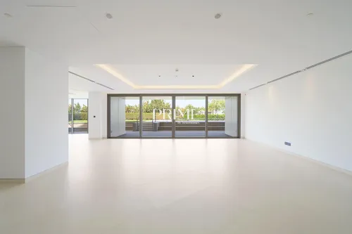 4 Bedrooms Apartment in Mansion 4