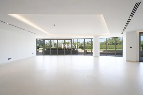 4 Bedrooms Apartment in Mansion 4