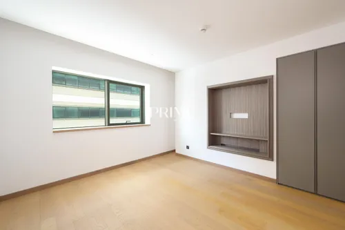 4 Bedrooms Apartment in Mansion 4