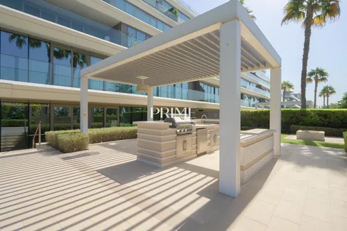 4 Bedrooms Apartment in Mansion 4