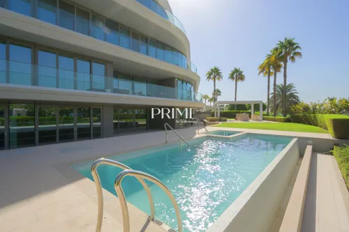 4 Bedrooms Apartment in Mansion 4